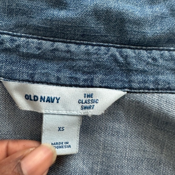 Old Navy The Classic Chambray Long Sleeve Button Up Shirt Size XS Basic Shirt - Picture 5 of 9